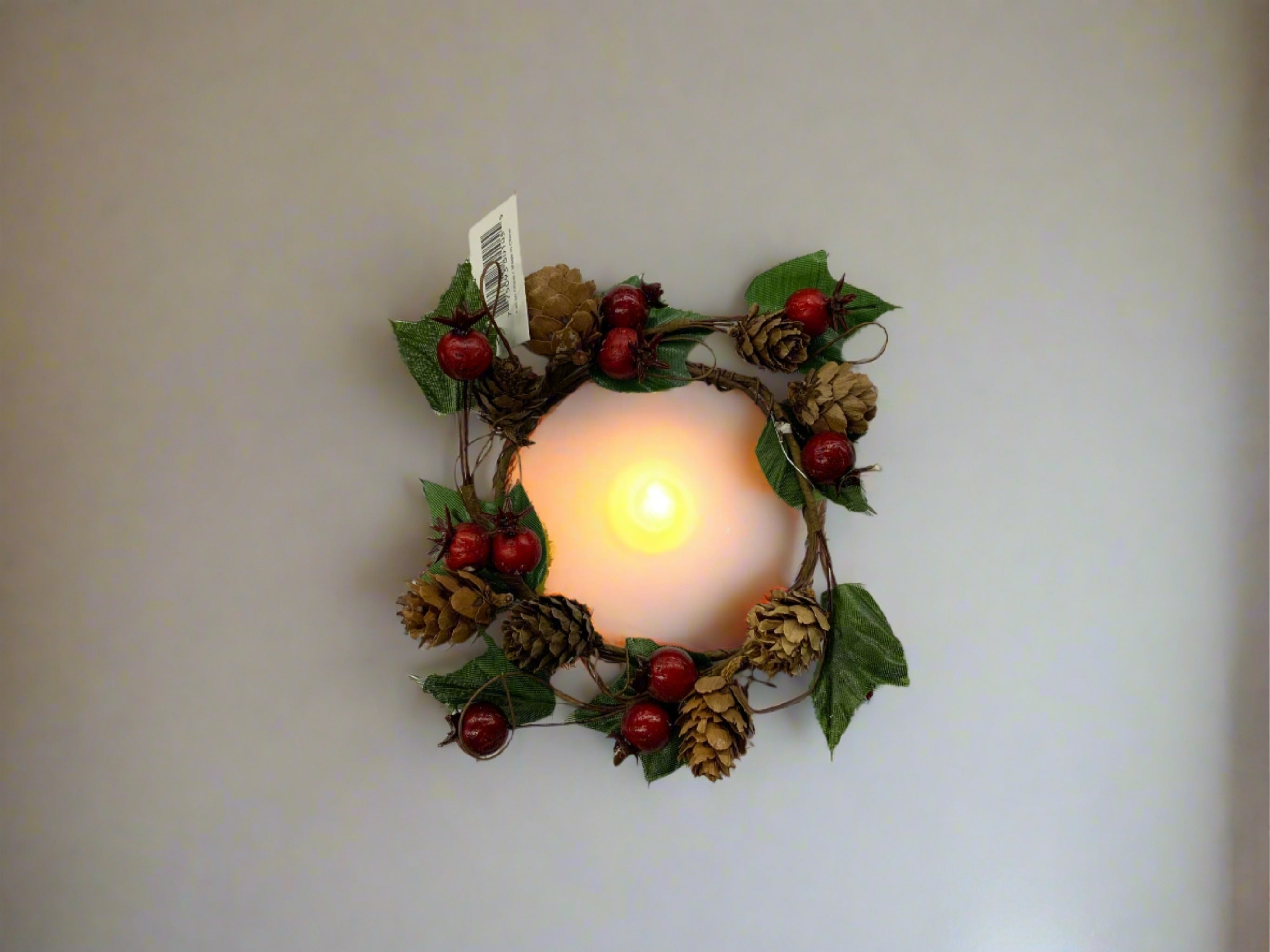 Berry & Pinecone Ring 4" Diameter