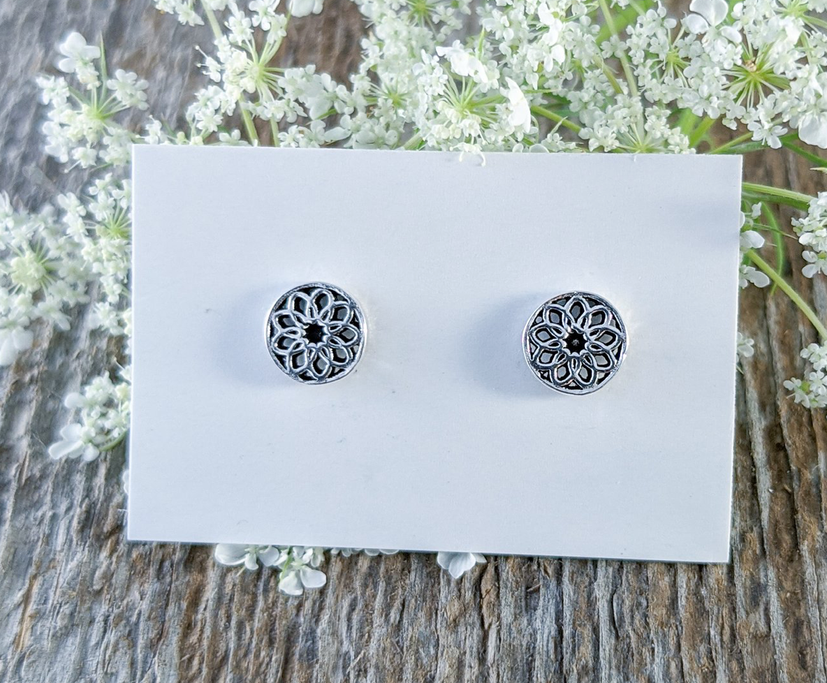 FLOWER STUD EARRINGS